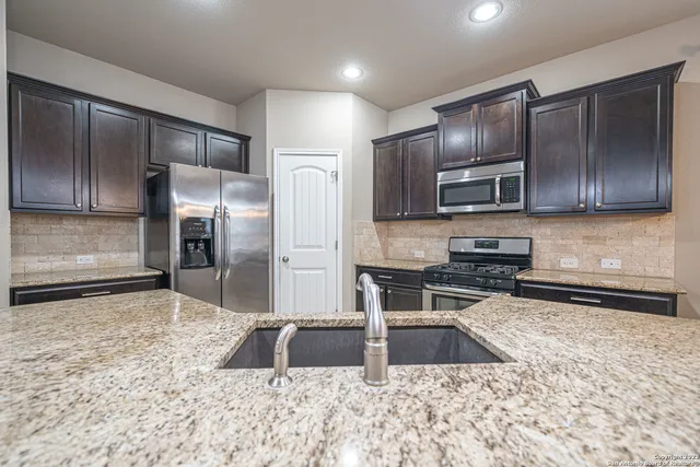 $2,550 | 12911 Brewster, San Antonio, TX 78253