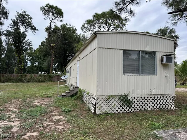 $895 | 7886 Breeze Drive, North Fort Myers, FL 33917