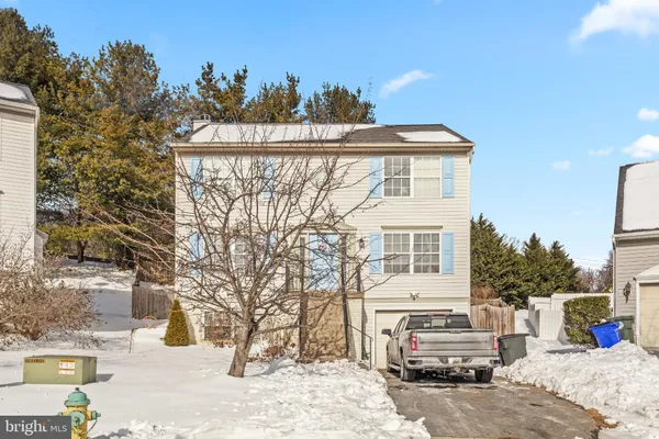 a view of a house with a cars park