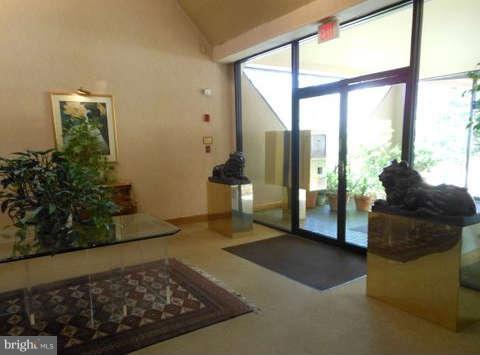 1301 North Courthouse Road, Unit 1805 Arlington, VA 22201 - Photo 2 of 28 Community
