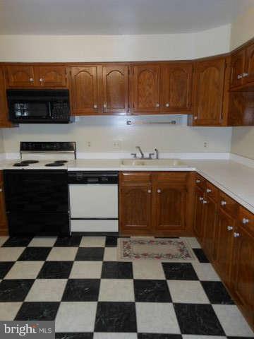 1301 North Courthouse Road, Unit 1805 Arlington, VA 22201 - Photo 10 of 28 Kitchen