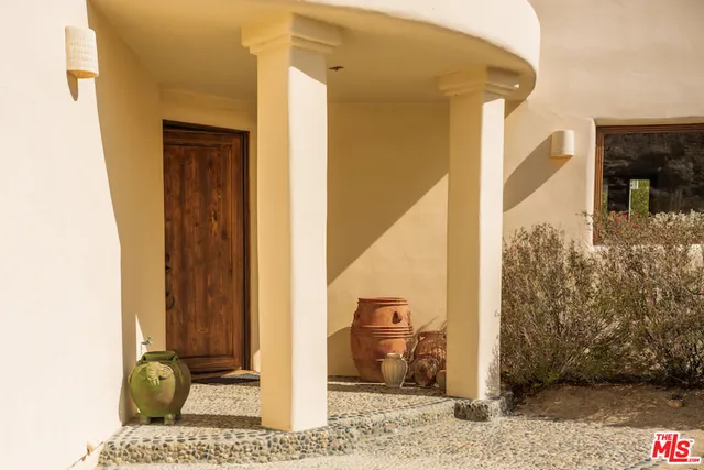 a view of a yard in front of house