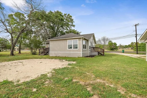 a view of a house with a backyard