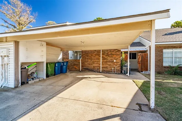 $300,000 | 812 Creekside Drive, Lewisville, TX 75067