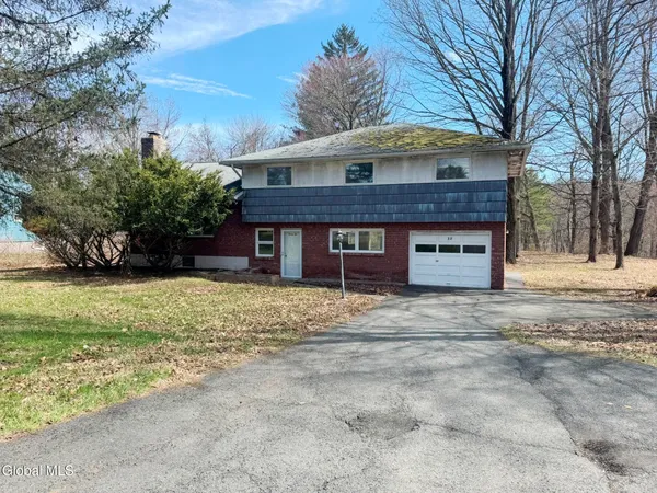 $285,000 | 32 Troy Road, East Greenbush, NY 12061