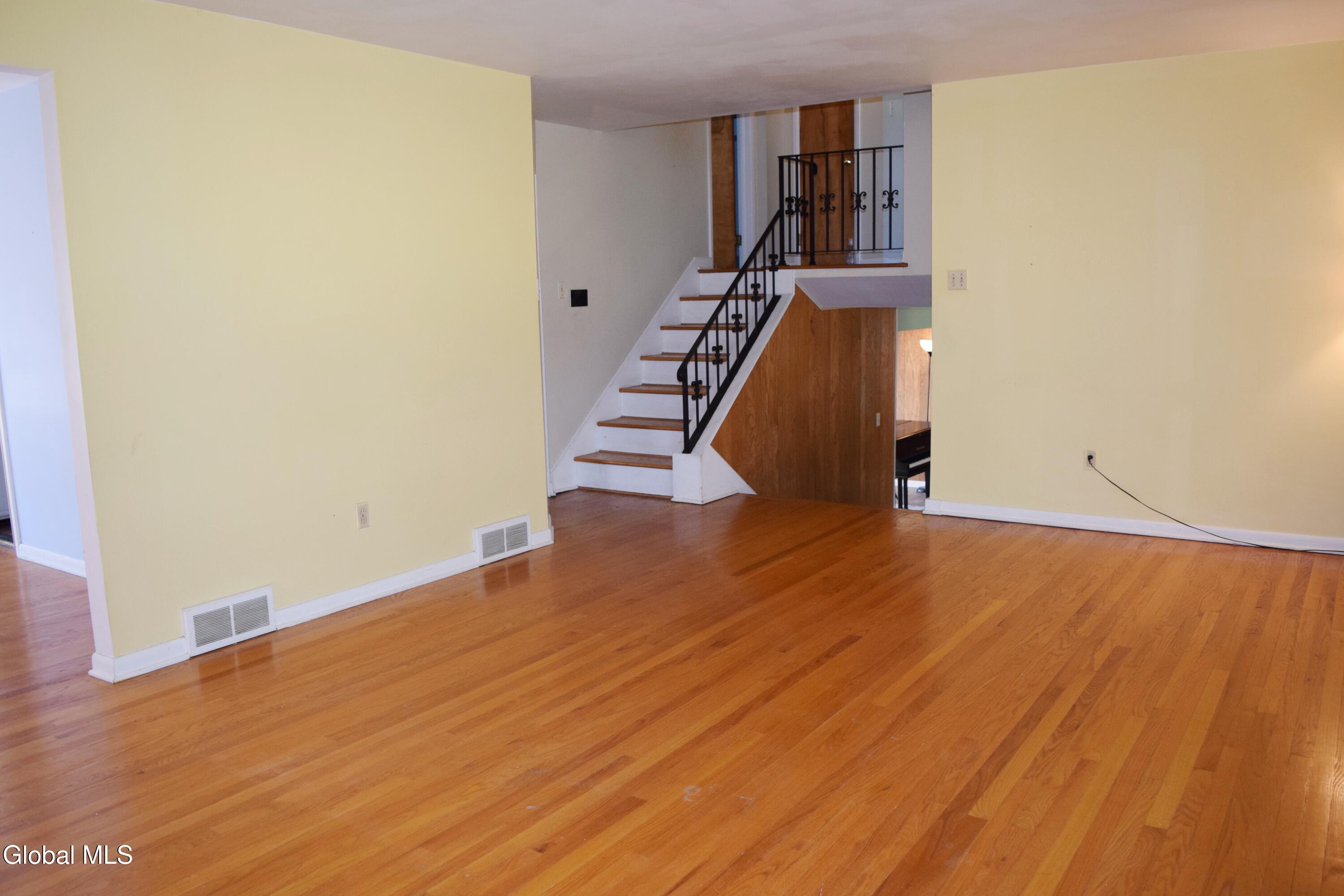 32 Troy Road East Greenbush, NY 12061 - Photo 14 of 55 Living Room