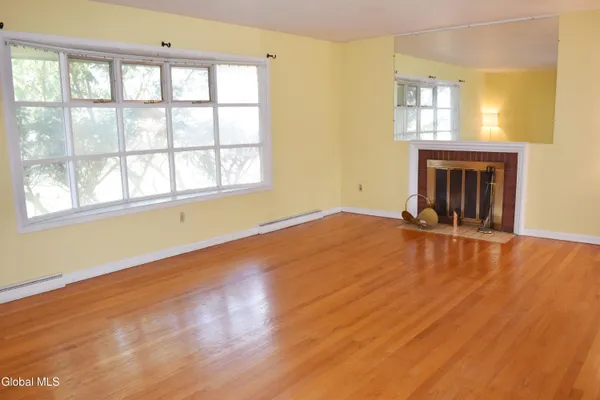 $285,000 | 32 Troy Road, East Greenbush, NY 12061