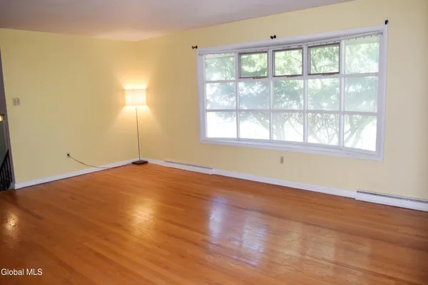 $285,000 | 32 Troy Road, East Greenbush, NY 12061