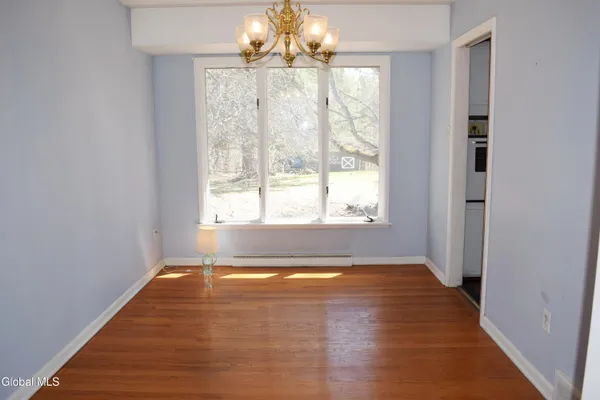 $285,000 | 32 Troy Road, East Greenbush, NY 12061