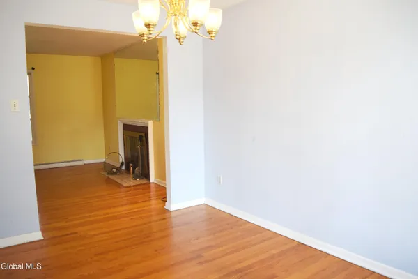 $285,000 | 32 Troy Road, East Greenbush, NY 12061