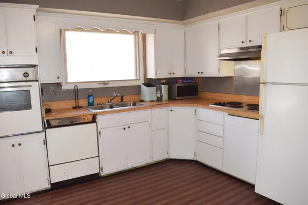 $285,000 | 32 Troy Road, East Greenbush, NY 12061