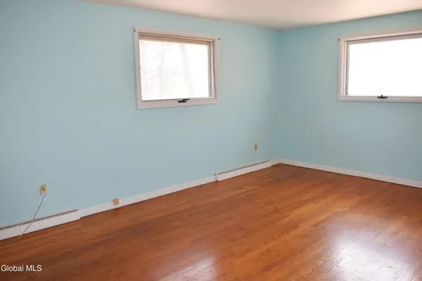 $285,000 | 32 Troy Road, East Greenbush, NY 12061
