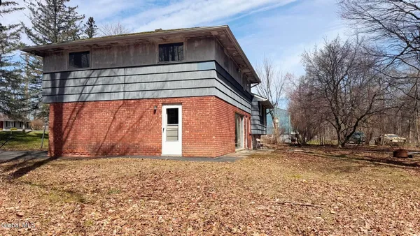 $285,000 | 32 Troy Road, East Greenbush, NY 12061
