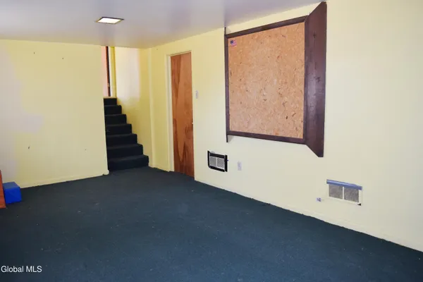 $285,000 | 32 Troy Road, East Greenbush, NY 12061
