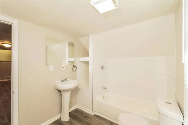 $1,495 | 2411 East 77th Street, Kansas City, MO 64132