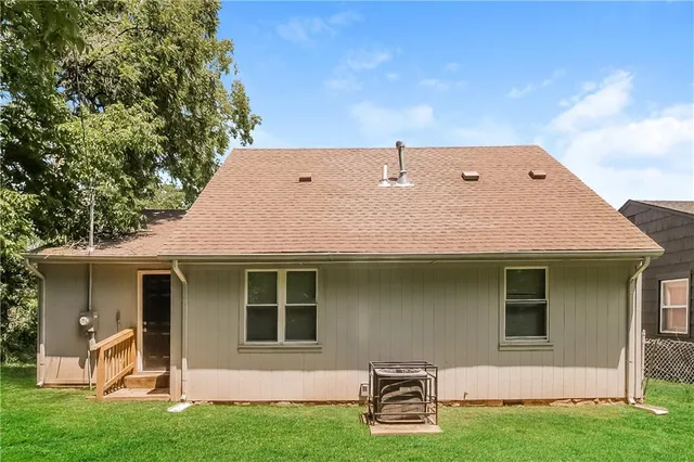 $1,495 | 2411 East 77th Street, Kansas City, MO 64132