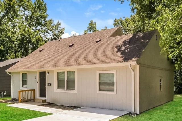 $1,495 | 2411 East 77th Street, Kansas City, MO 64132