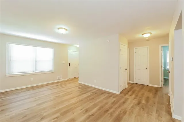 $1,495 | 2411 East 77th Street, Kansas City, MO 64132