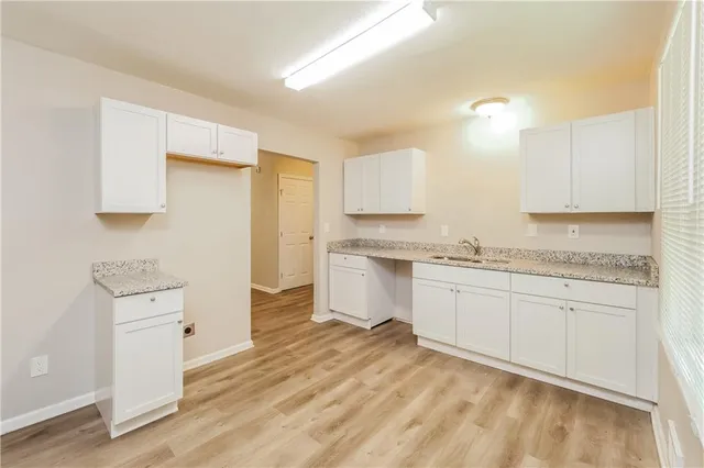 $1,495 | 2411 East 77th Street, Kansas City, MO 64132