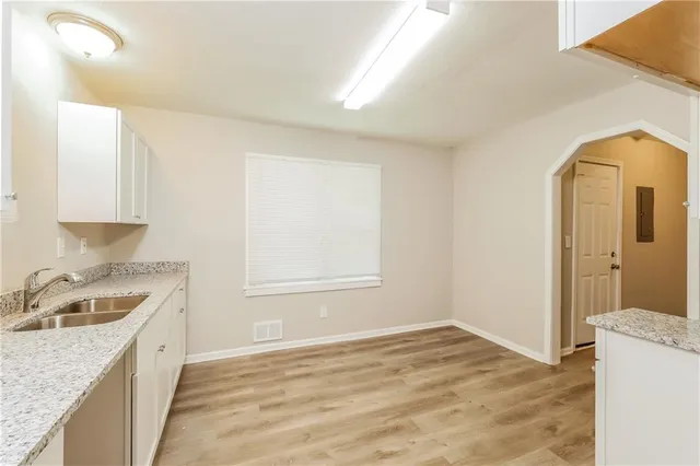 $1,495 | 2411 East 77th Street, Kansas City, MO 64132