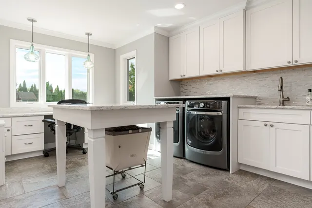 $945,000 | 8551-8589 Rote Road, Rockford, IL 61107