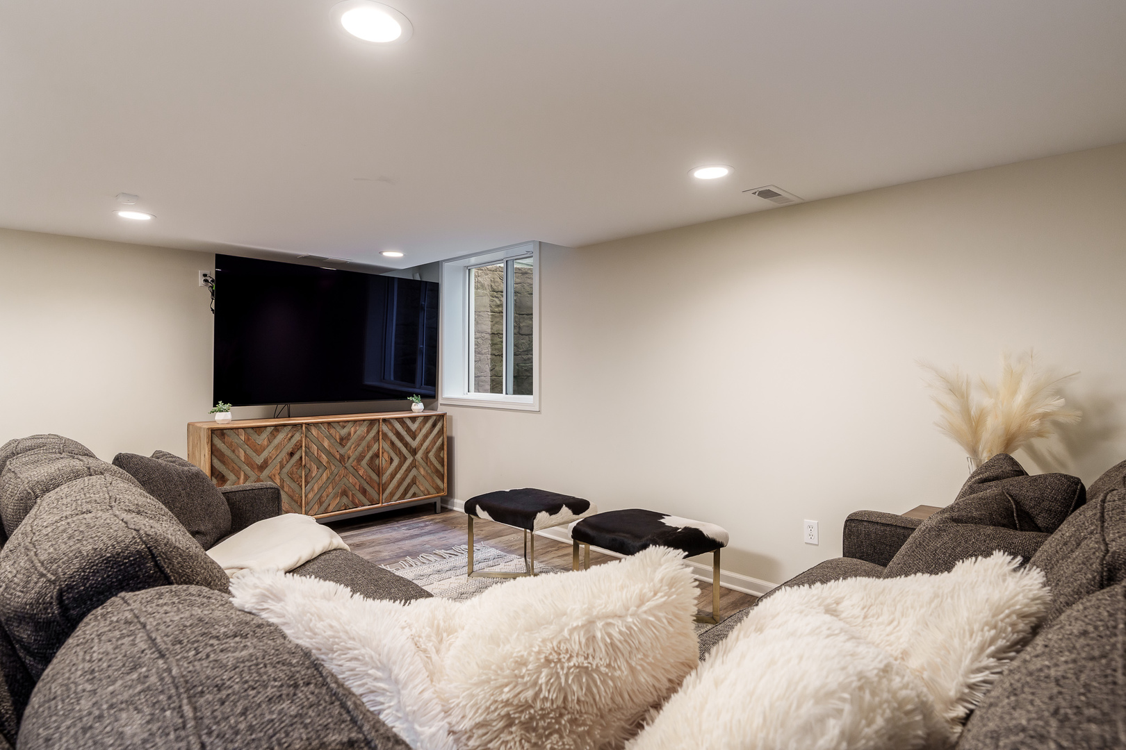 8551-8589 Rote Road Rockford, IL 61107 - Photo 57 of 89 a bedroom with two beds and a flat screen tv