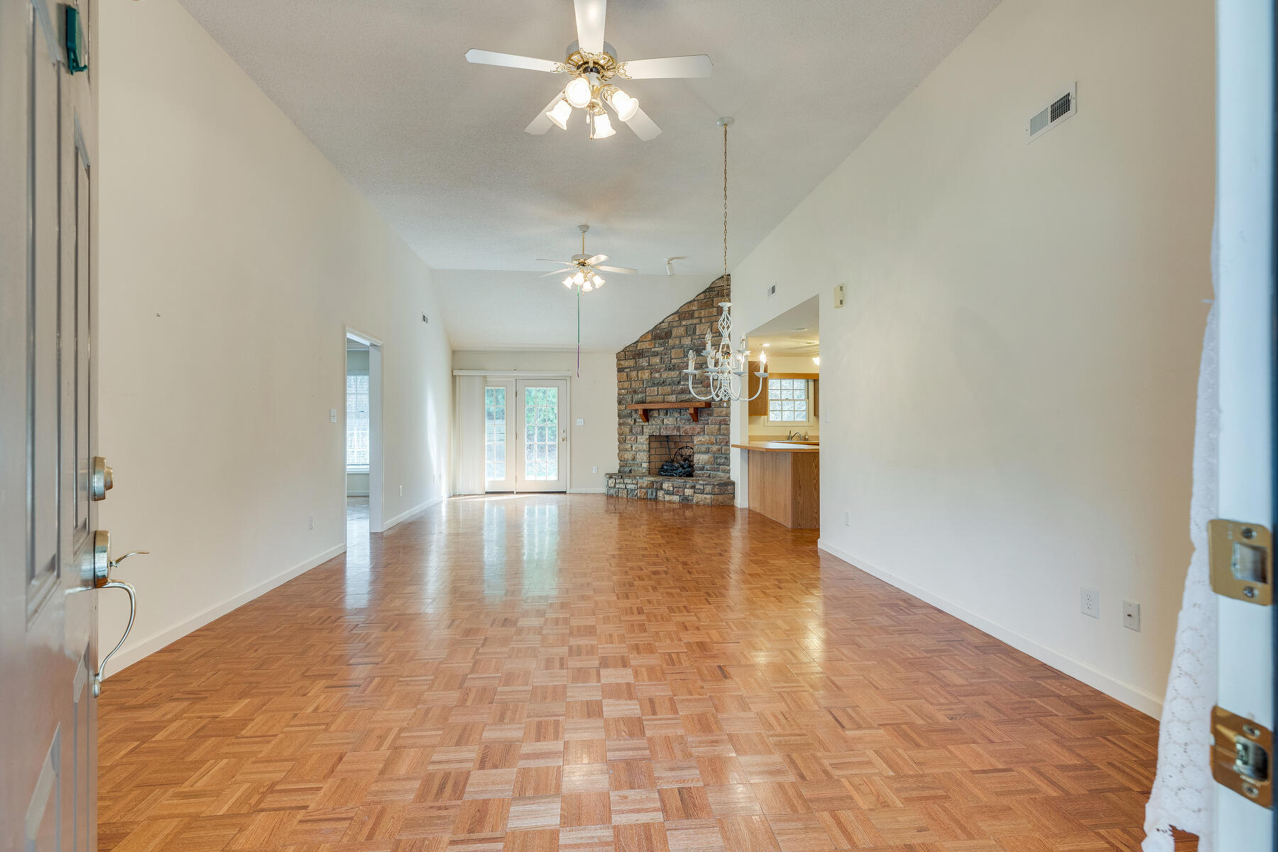 2646 Cherokee Road, Unit 2 Johnson City, TN 37604 - Photo 6 of 33 006
