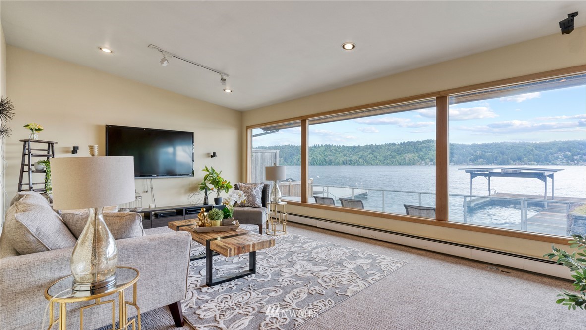 13048 Riviera Place Northeast Seattle, WA 98125 - Photo 8 of 39