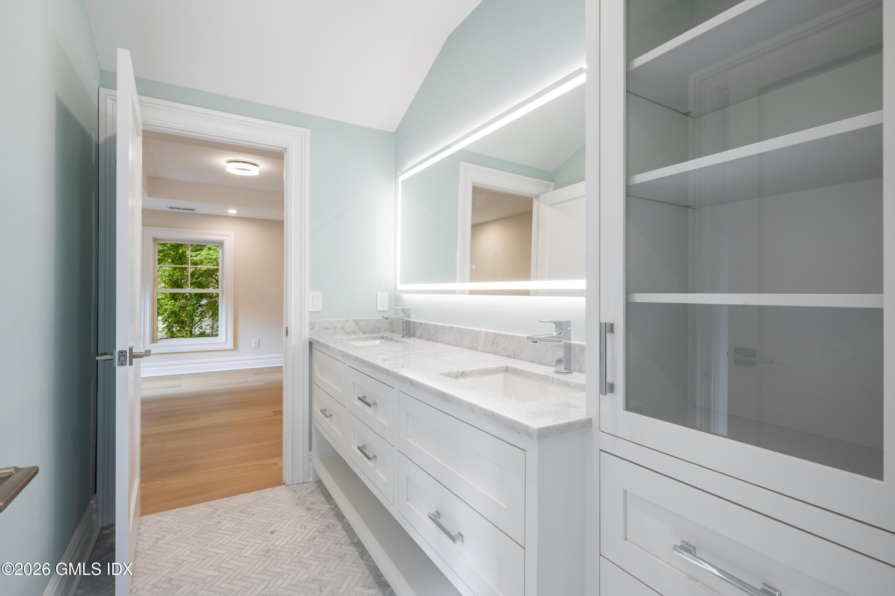 7 Bailiwick Road Greenwich, CT 06831 - Photo 28 of 33 Jack & Jill Bathroom