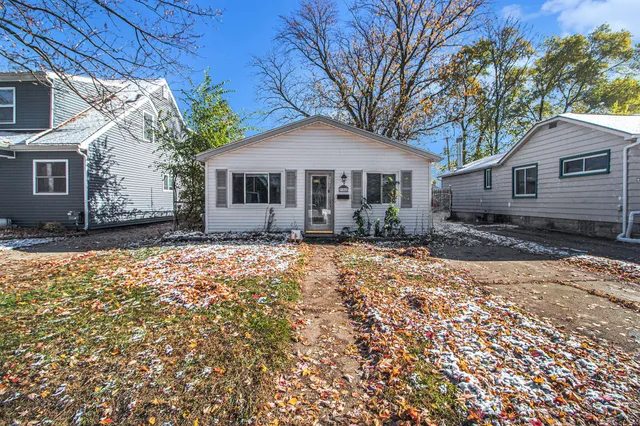 $220,000 | 27042 Brettonwoods Street, Madison Heights, MI 48071