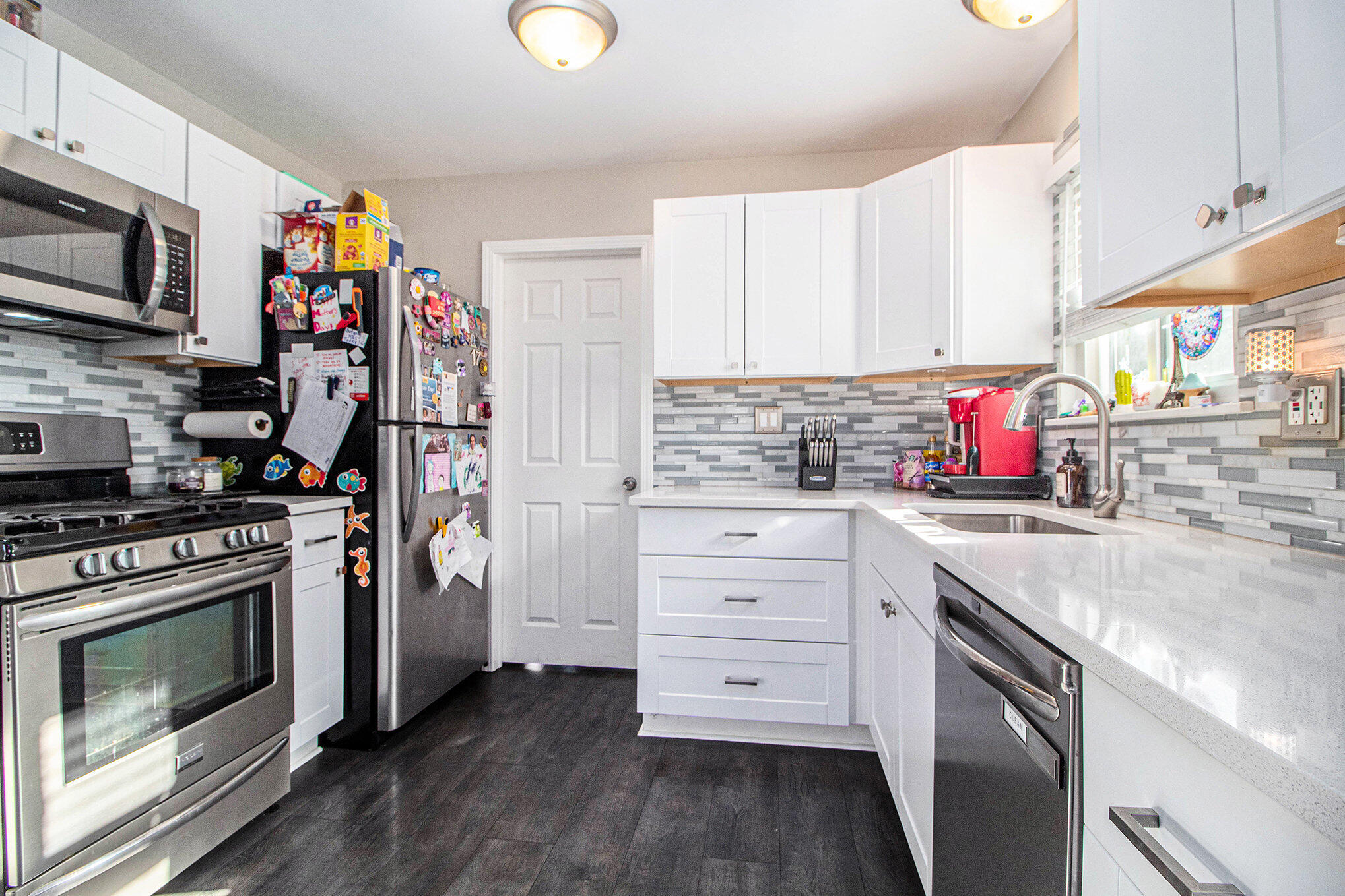 27042 Brettonwoods Street Madison Heights, MI 48071 - Photo 9 of 16 009_img_0961-3_801