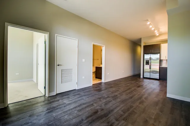 $2,285 | 851 West Grand Avenue, Unit 304, Chicago, IL 60642