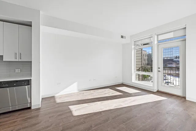 $2,285 | 851 West Grand Avenue, Unit 304, Chicago, IL 60642