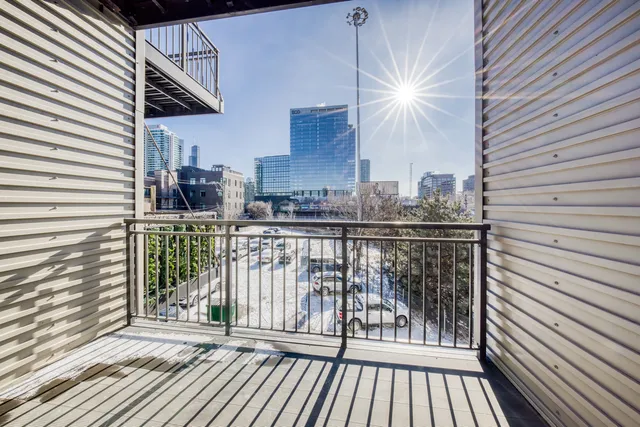 $2,285 | 851 West Grand Avenue, Unit 304, Chicago, IL 60642