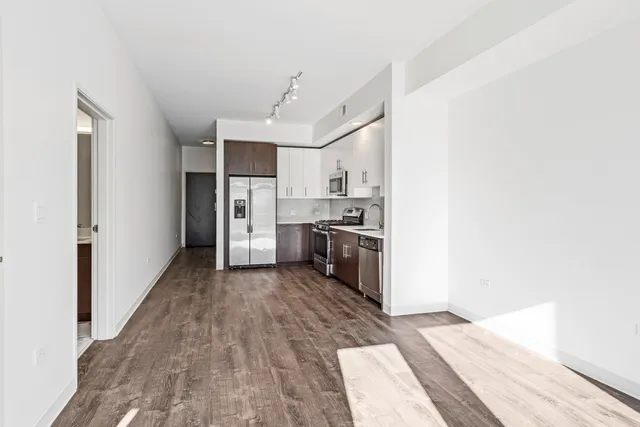 $2,285 | 851 West Grand Avenue, Unit 304, Chicago, IL 60642