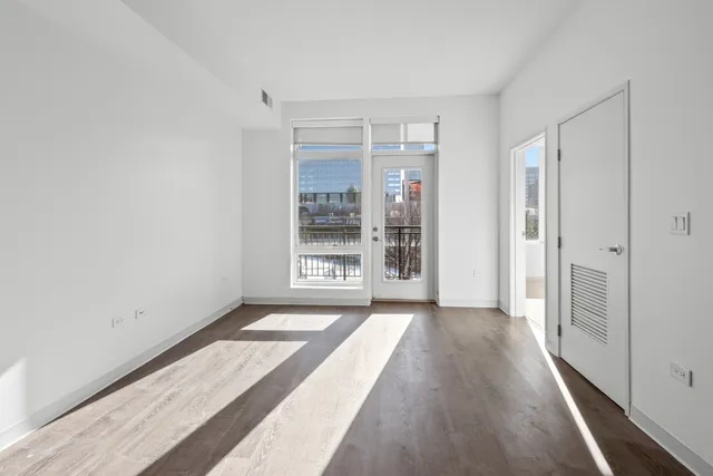 $2,285 | 851 West Grand Avenue, Unit 304, Chicago, IL 60642