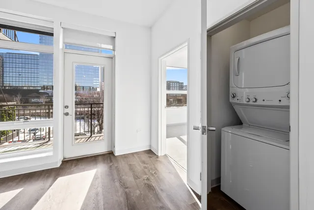 $2,285 | 851 West Grand Avenue, Unit 304, Chicago, IL 60642