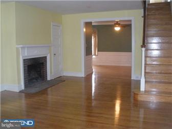 6414 Morris Park Road Philadelphia, PA 19151 - Photo 2 of 11 Living Room