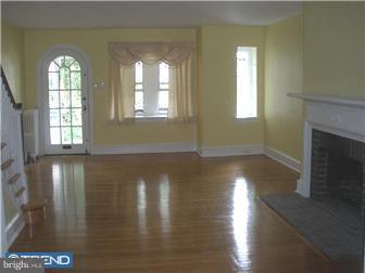 6414 Morris Park Road Philadelphia, PA 19151 - Photo 3 of 11 Living Room