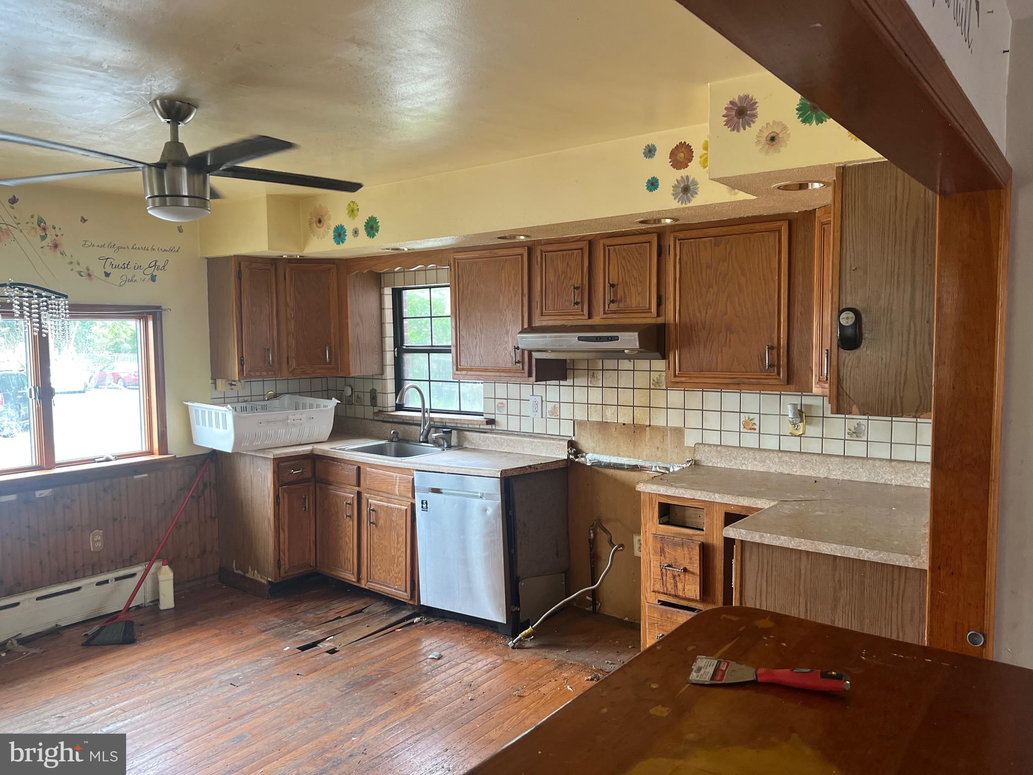 111 Laurel Road Sharon Hill, PA 19079 - Photo 7 of 32 Gallery Image 7