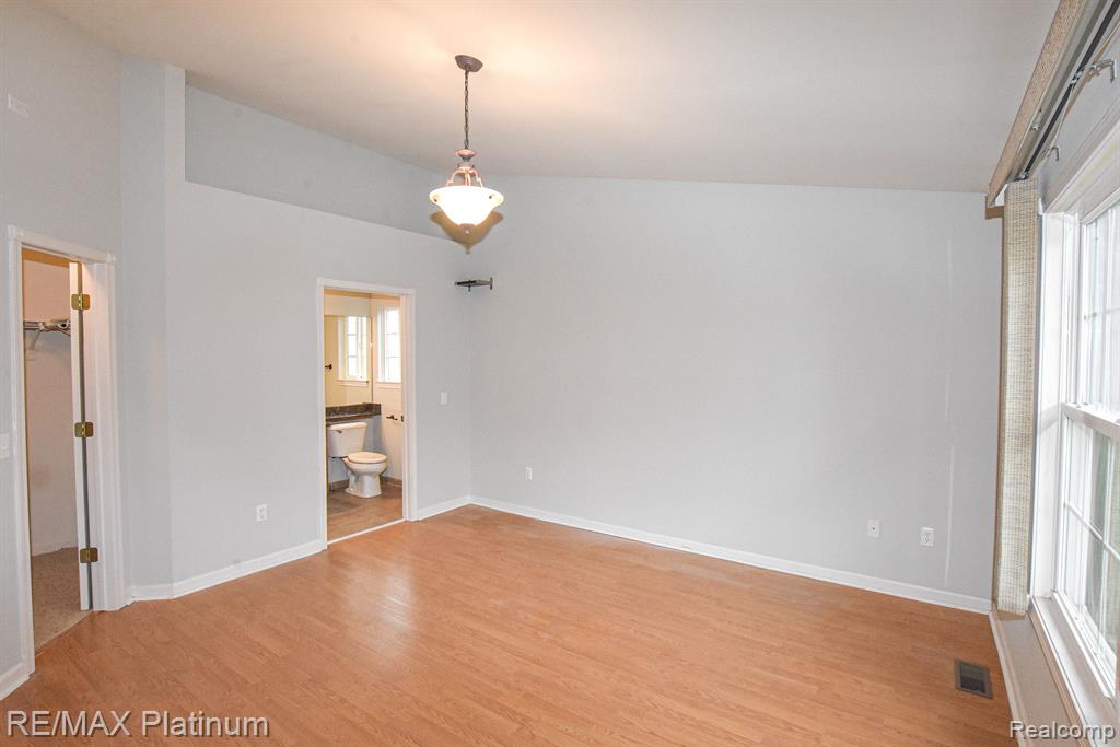 807 Chelsea Ridge Court Howell, MI 48843 - Photo 15 of 32