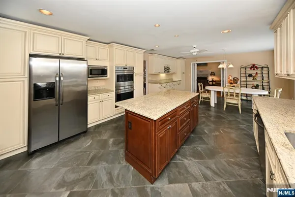 $1,650,000 | 513 Lydia Lane, Wyckoff, NJ 07481