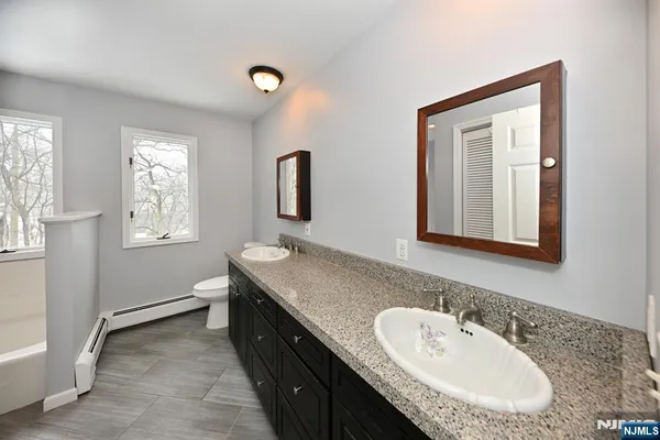 $1,650,000 | 513 Lydia Lane, Wyckoff, NJ 07481