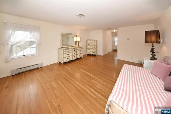 $1,650,000 | 513 Lydia Lane, Wyckoff, NJ 07481