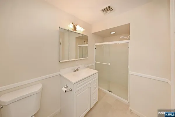 $1,650,000 | 513 Lydia Lane, Wyckoff, NJ 07481