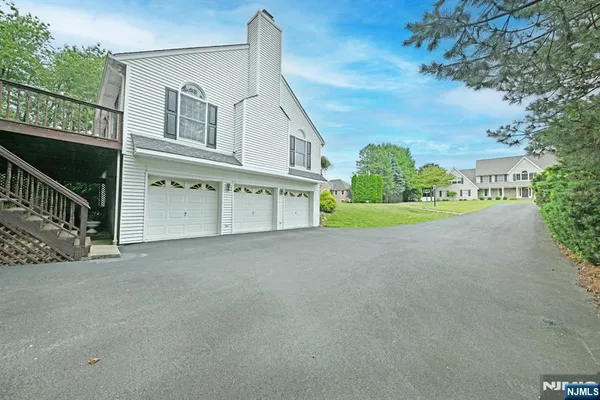 $1,650,000 | 513 Lydia Lane, Wyckoff, NJ 07481