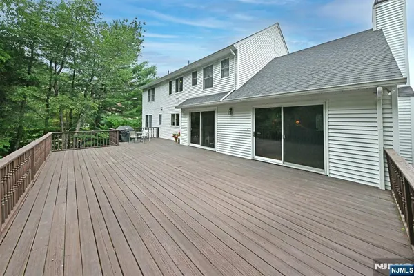 $1,650,000 | 513 Lydia Lane, Wyckoff, NJ 07481