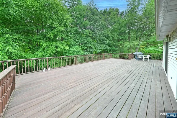 $1,650,000 | 513 Lydia Lane, Wyckoff, NJ 07481