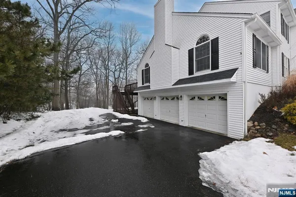 $1,650,000 | 513 Lydia Lane, Wyckoff, NJ 07481