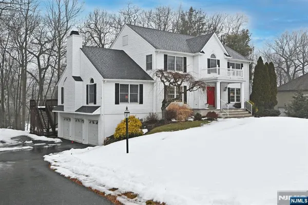 $1,650,000 | 513 Lydia Lane, Wyckoff, NJ 07481